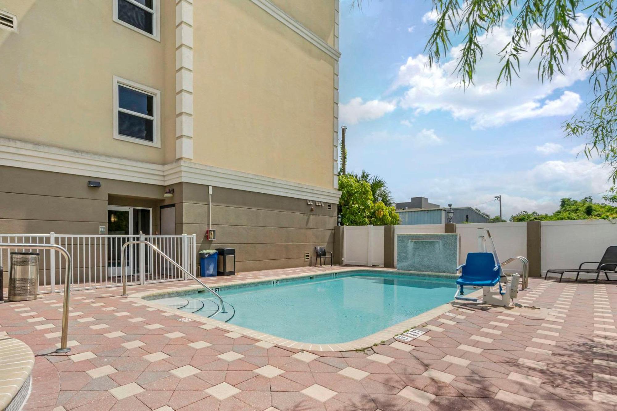 Country Inn & Suites By Radisson, Tampa Airport North, Fl West Chase Exterior foto